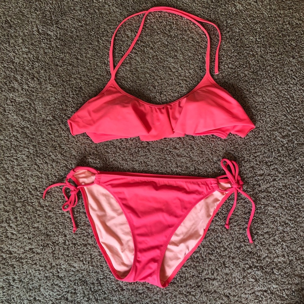 Victoria’s Secret ruffled top bikini
